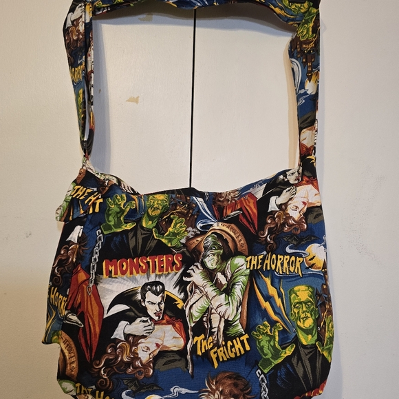Horror Themed Graphic Shoulder Bag - Picture 7 of 8